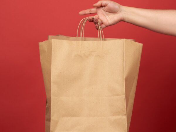 Por que utilizar sacolas de papel em seu estabelecimento?